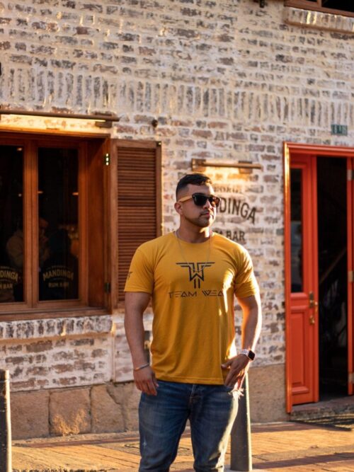 Mostaza Cuello Redondo Team Wear - Golden Wear Colombia